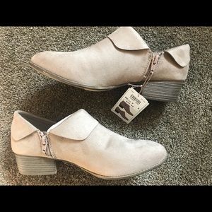 American Eagle by Payless AE Gwen Shootie